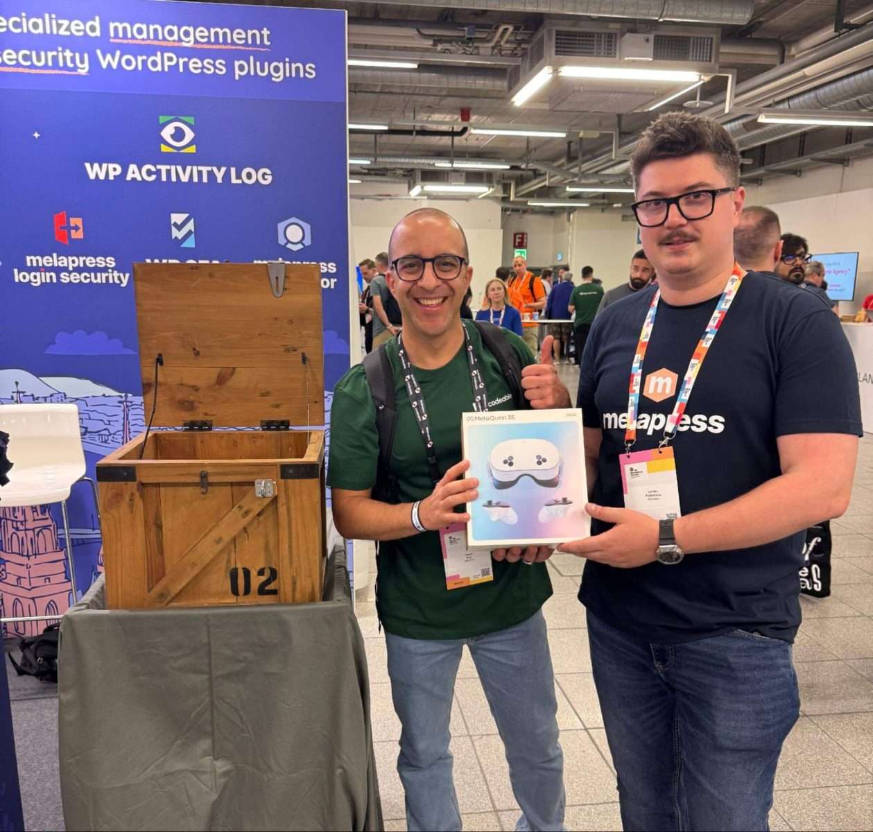 The first winner of the Melapress competition receiving a pair of MetaQuest glasses at WCEU 2025